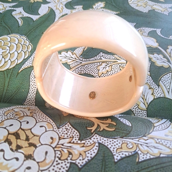 Joan rivers bracelet lucite bracelet - Picture 2 of 7